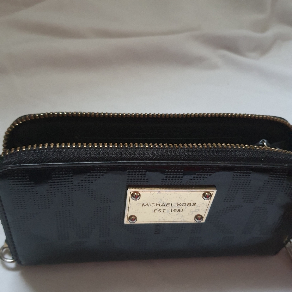 Michael Kors wristlet - Picture 5 of 5